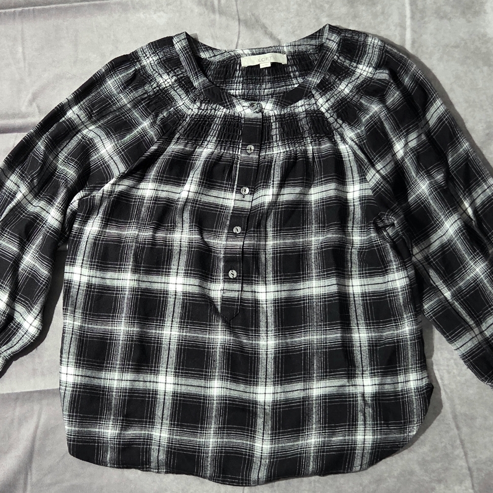 Loft Blouse Womens XS Long Sleeve Plaid Black White Henley Viscose Blend EUC